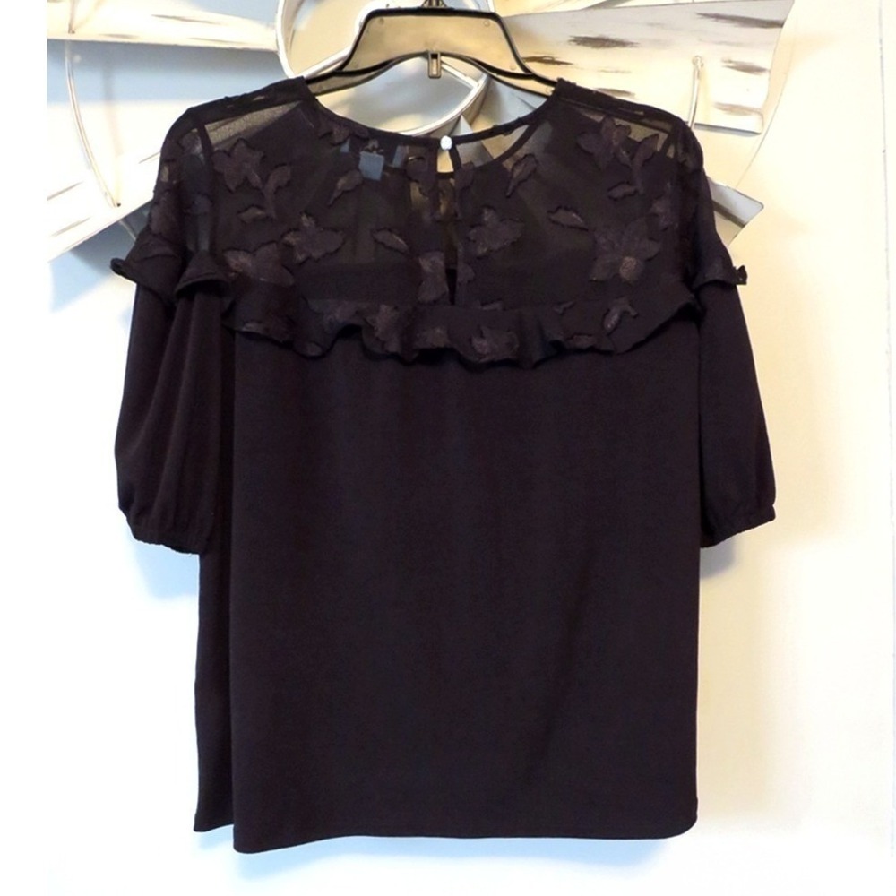 NWOT CeCe Black Top Sheer Upper with Floral Detail Size Small fits like a Medium - Picture 5 of 11